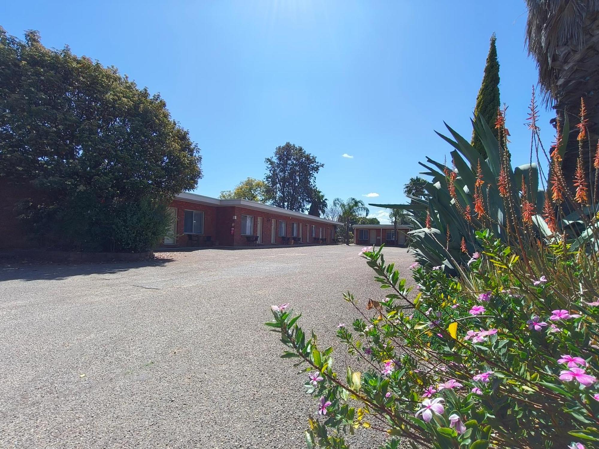 Red Chief Motel Gunnedah Exterior photo